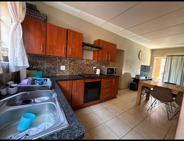 3 BEDROOM APARTMENT FOR SALE IN WATERVAL EAST